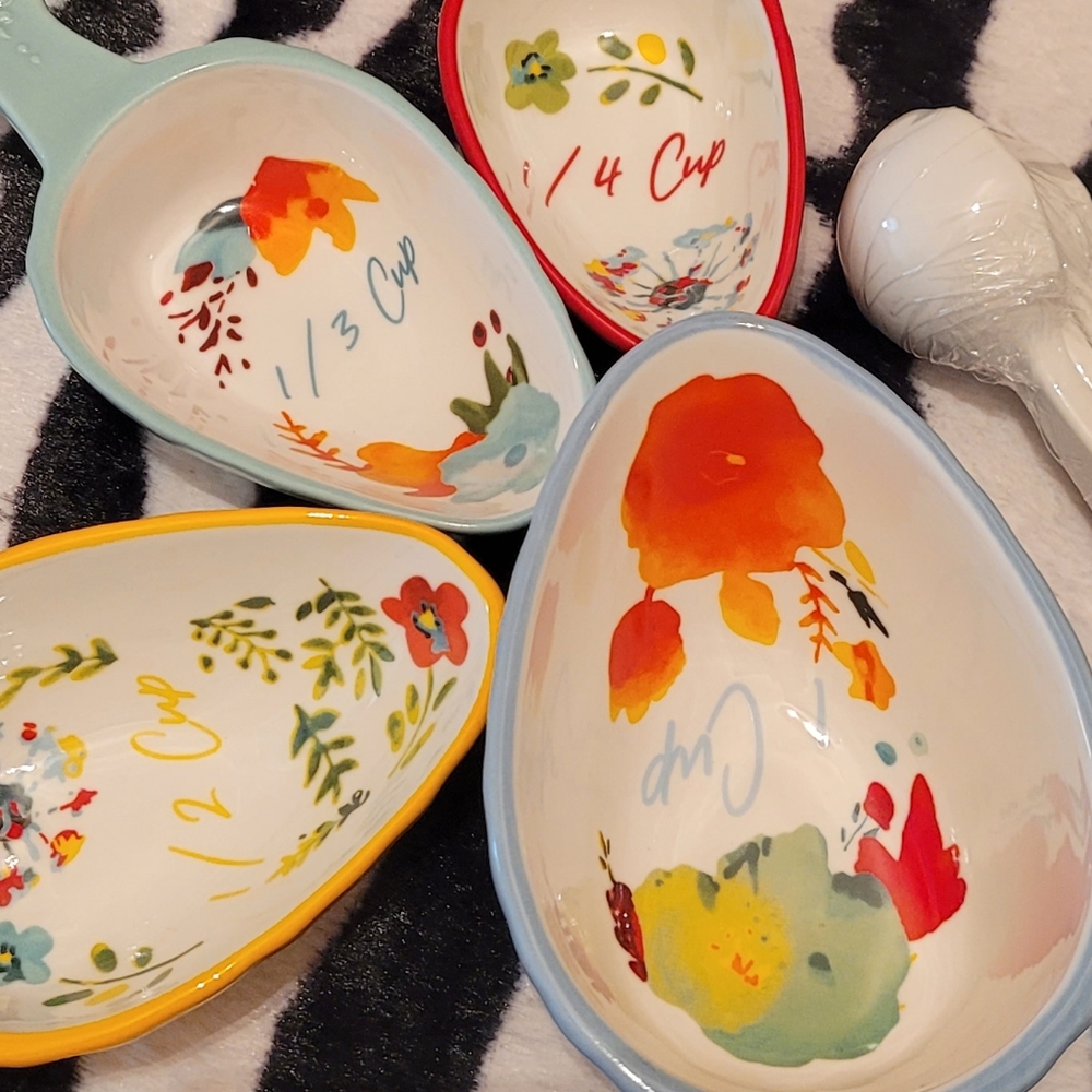 NIB Set-Ceramic Floral Butter Dish with salt & pepper shakers + measuring set - Picture 11 of 11